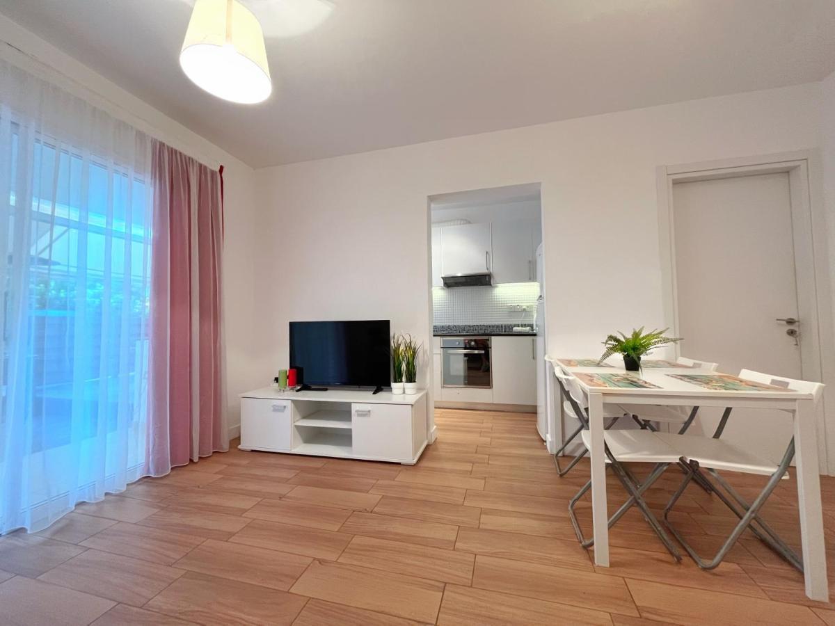 Central 2 Bedroom Apt Terrace And Pool Ayia Napa Exteriör bild